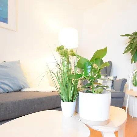 Large 6 Beds Flat Family Friendly With Private Parking Apartment *