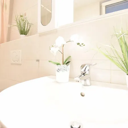 Apartment Large 6 Beds Flat Family Friendly With Private Parking *