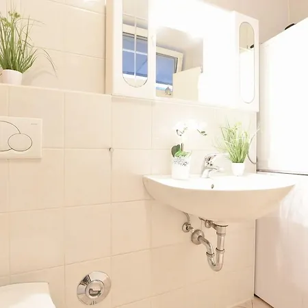 Large 6 Beds Flat Family Friendly With Private Parking Apartment *