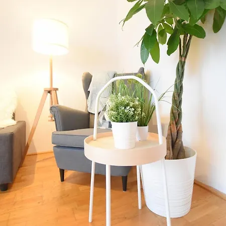 Large 6 Beds Flat Family Friendly With Private Parking Apartment *