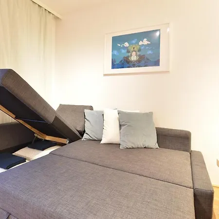 Apartment Large 6 Beds Flat Family Friendly With Private Parking *