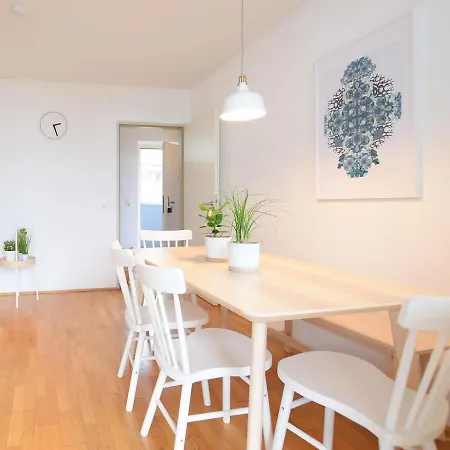 Apartment Large 6 Beds Flat Family Friendly With Private Parking Innsbruck