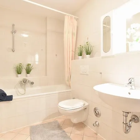 Large 6 Beds Flat Family Friendly With Private Parking Apartment Innsbruck