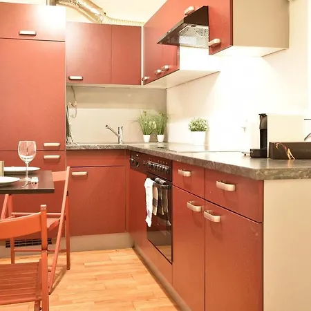 Large 6 Beds Flat Family Friendly With Private Parking Apartment *
