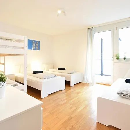 Apartment Large 6 Beds Flat Family Friendly With Private Parking *